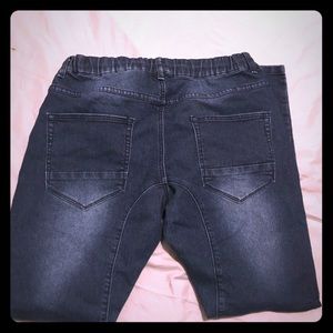 Guy’s Ekco unlimited skinny Moto jeans.